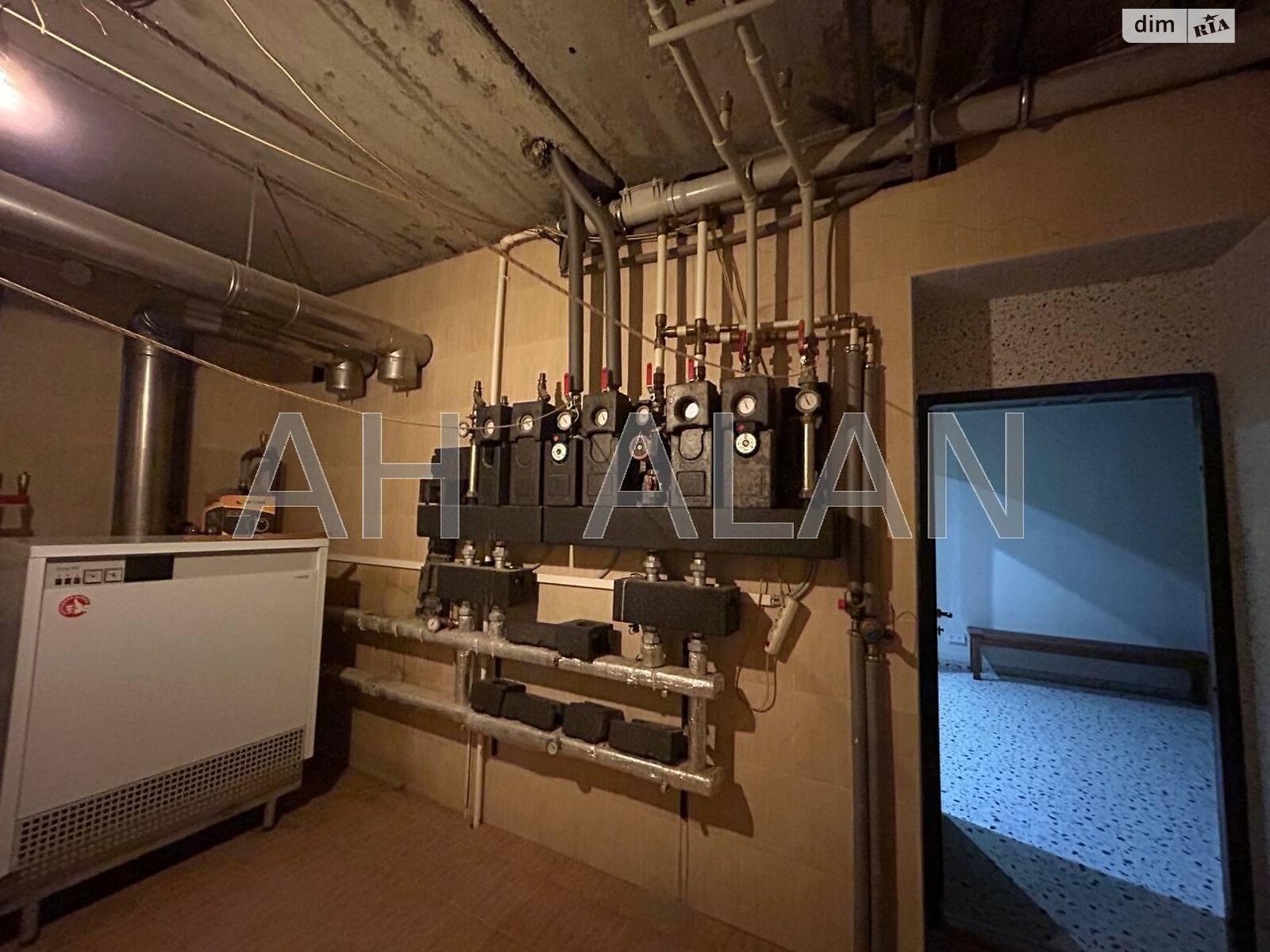 триповерховий будинок з опаленням, 1101.5 кв. м, цегла. Продаж у Ворзелі фото 1 триповерховий будинок з опаленням, 1101.5 кв. м, цегла. Продаж у Ворзелі фото 1