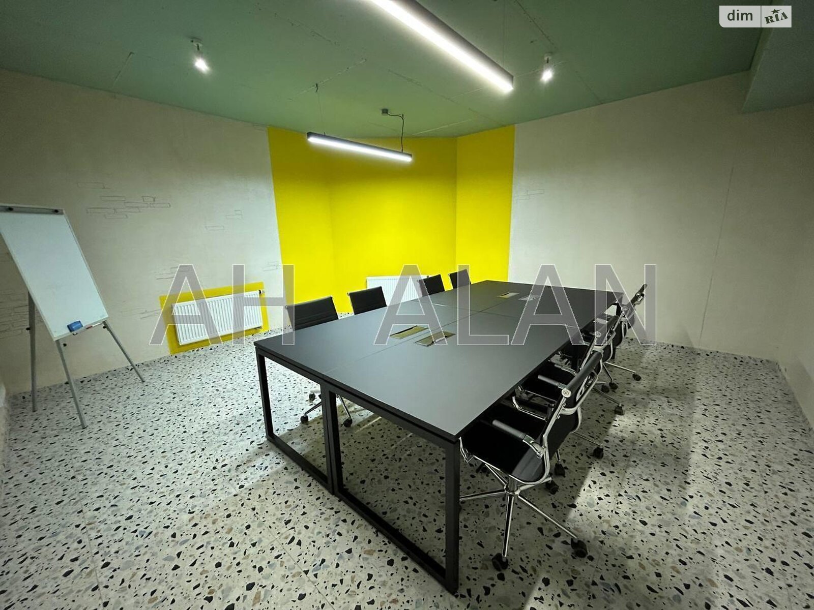 триповерховий будинок з опаленням, 1101.5 кв. м, цегла. Продаж у Ворзелі фото 1 триповерховий будинок з опаленням, 1101.5 кв. м, цегла. Продаж у Ворзелі фото 1