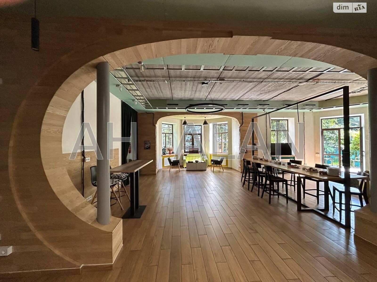 триповерховий будинок з опаленням, 1101.5 кв. м, цегла. Продаж у Ворзелі фото 1 триповерховий будинок з опаленням, 1101.5 кв. м, цегла. Продаж у Ворзелі фото 1