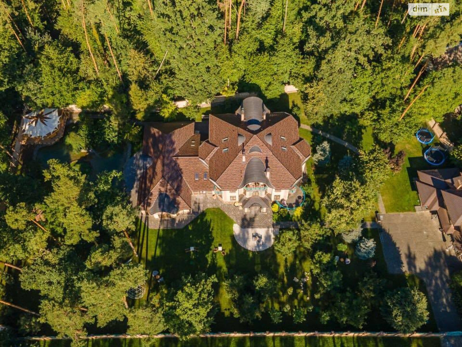 триповерховий будинок з опаленням, 1101.5 кв. м, цегла. Продаж у Ворзелі фото 1 триповерховий будинок з опаленням, 1101.5 кв. м, цегла. Продаж у Ворзелі фото 1