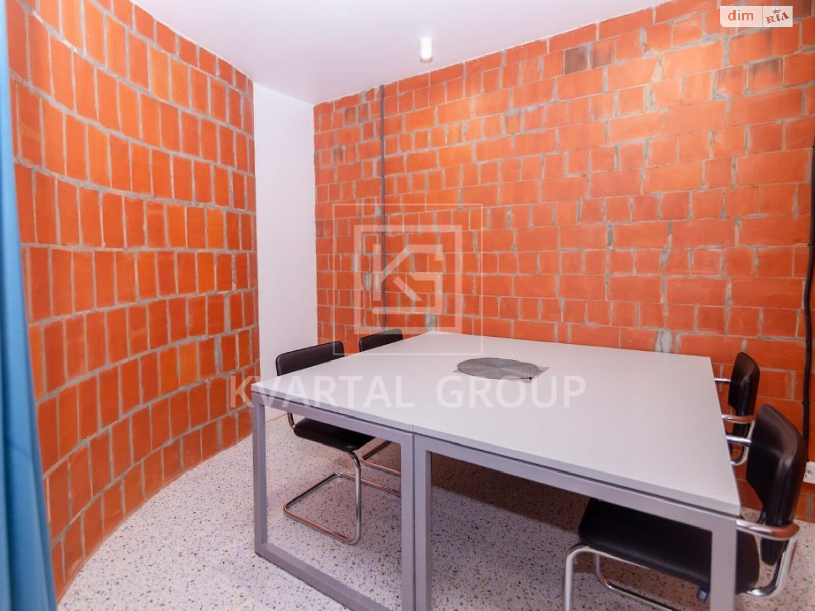 триповерховий будинок з балконом, 1101.5 кв. м, цегла. Продаж у Ворзелі фото 1