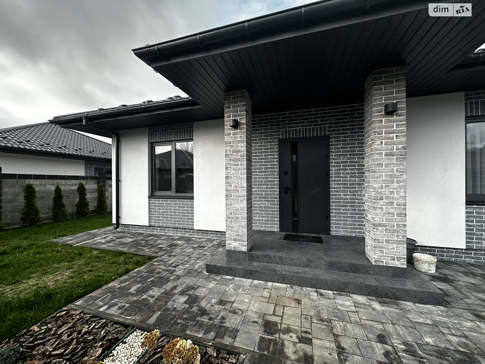 одноэтажный дом с ремонтом, 103 кв. м, кирпич. Продажа в Ворзеле фото 1