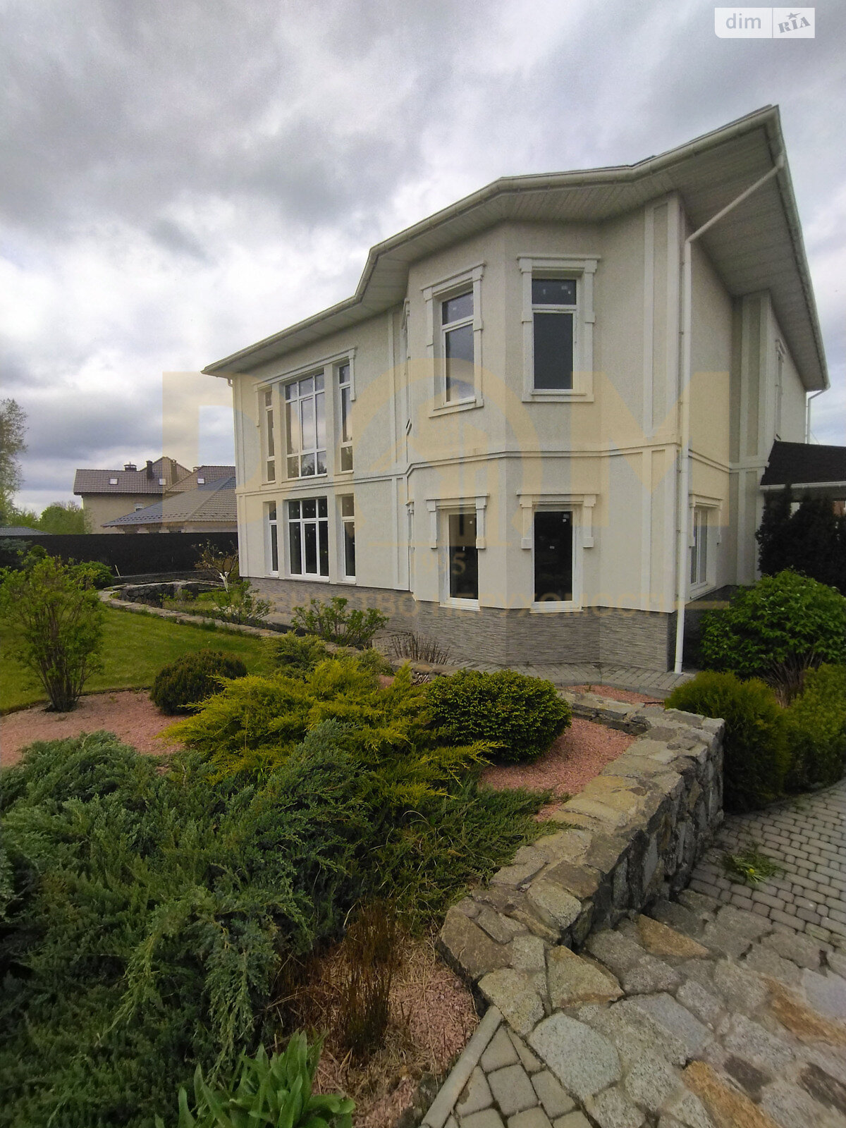 двухэтажный дом с балконом, 370.1 кв. м, керамический кирпич. Продажа в Михайловке-Рубежовке фото 1