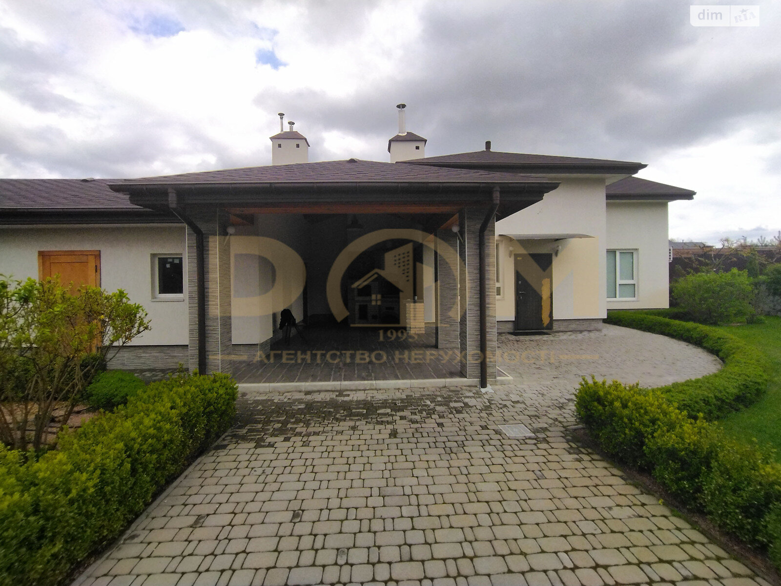 двухэтажный дом с балконом, 370.1 кв. м, керамический кирпич. Продажа в Михайловке-Рубежовке фото 1