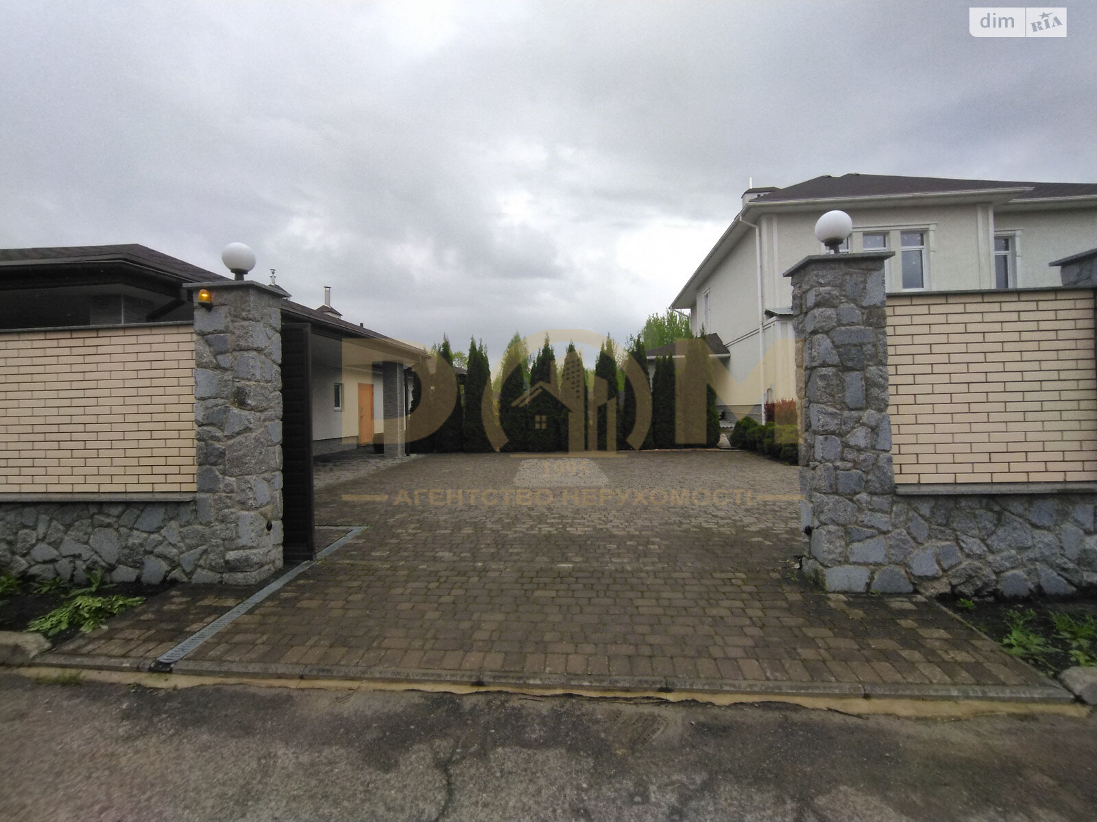 двухэтажный дом с балконом, 370.1 кв. м, керамический кирпич. Продажа в Михайловке-Рубежовке фото 1