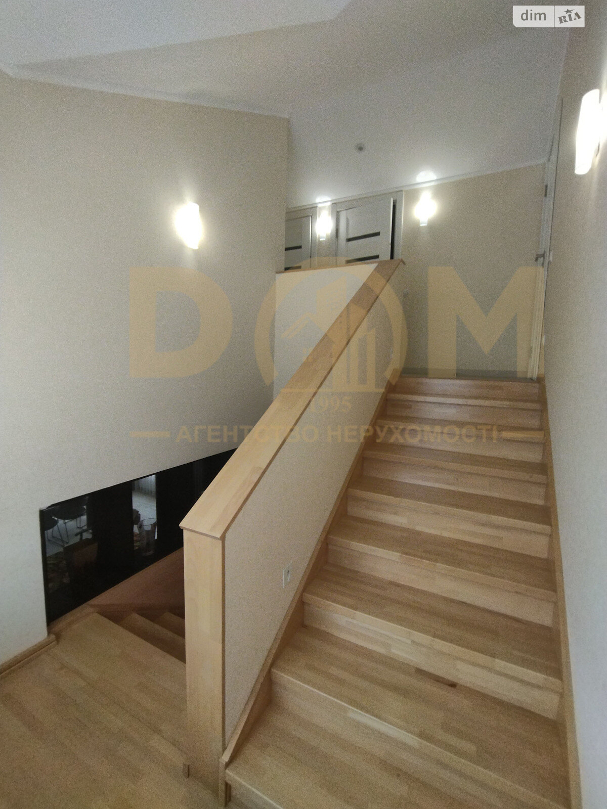 двухэтажный дом с балконом, 370.1 кв. м, керамический кирпич. Продажа в Михайловке-Рубежовке фото 1