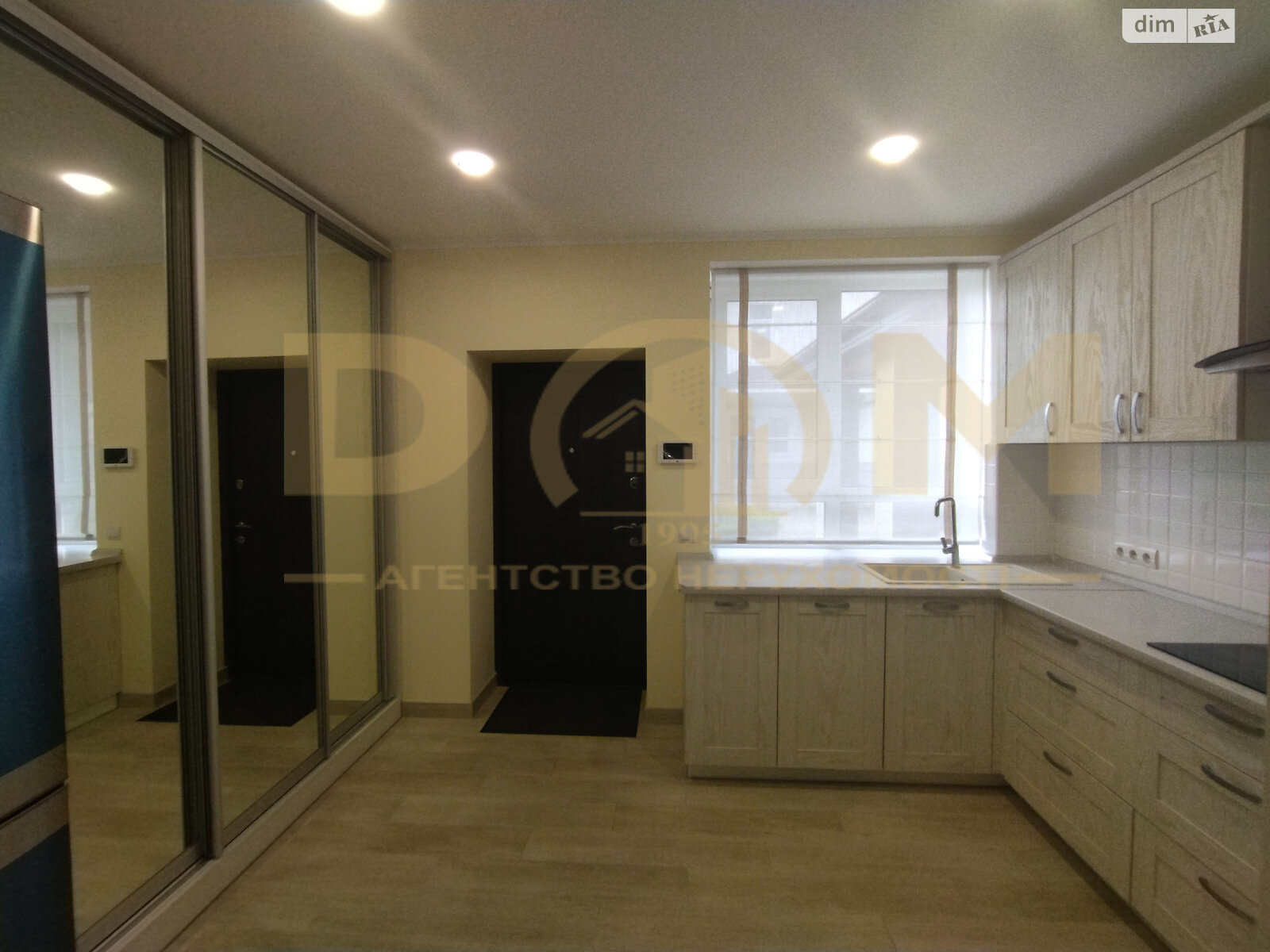 двухэтажный дом с балконом, 370.1 кв. м, керамический кирпич. Продажа в Михайловке-Рубежовке фото 1