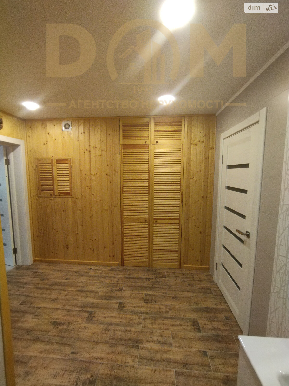 двухэтажный дом с балконом, 370.1 кв. м, керамический кирпич. Продажа в Михайловке-Рубежовке фото 1