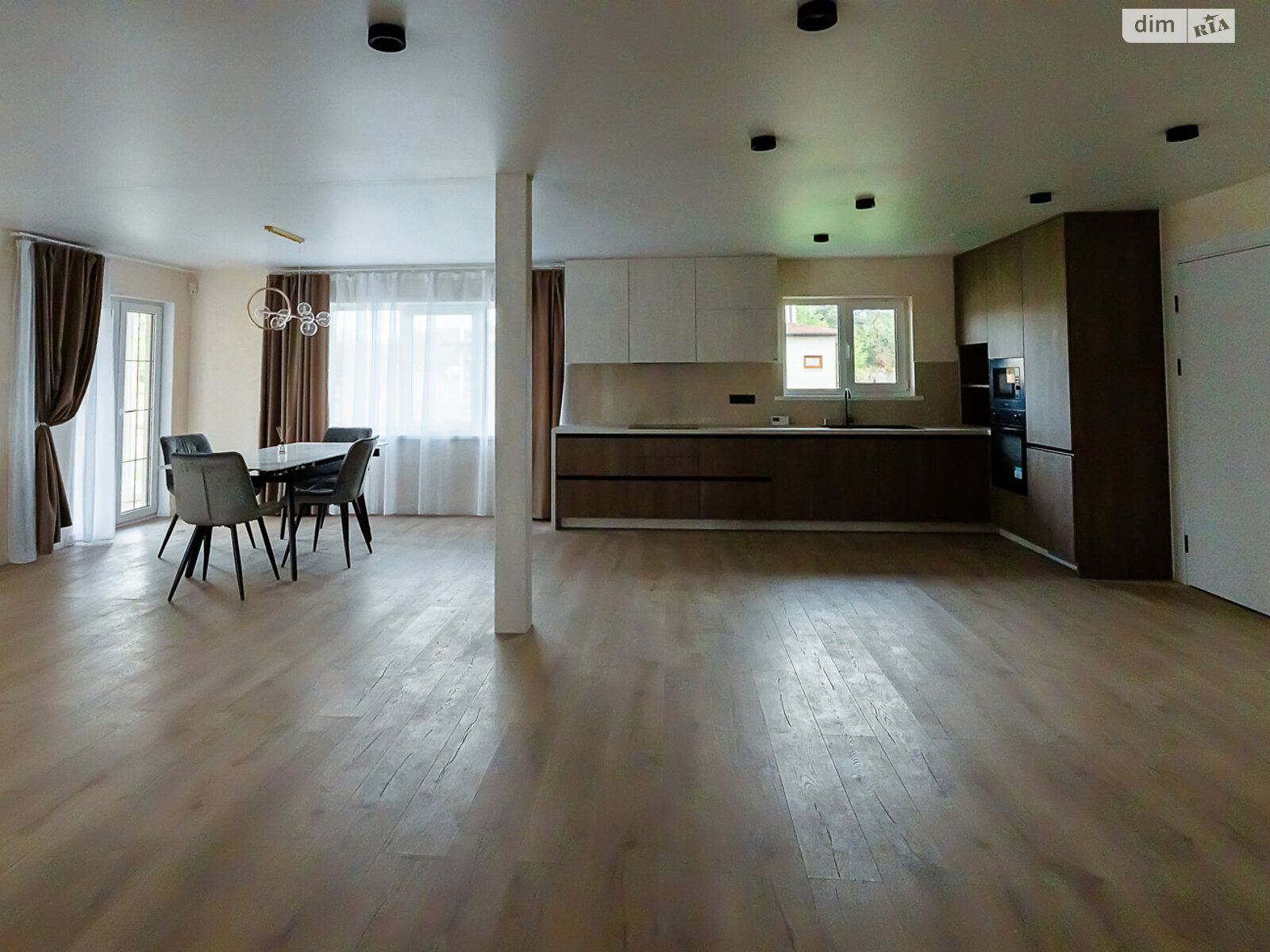 двоповерховий будинок з ремонтом, 247.7 кв. м, цегла. Продаж у Вишеграді фото 1 двоповерховий будинок з ремонтом, 247.7 кв. м, цегла. Продаж у Вишеграді фото 1