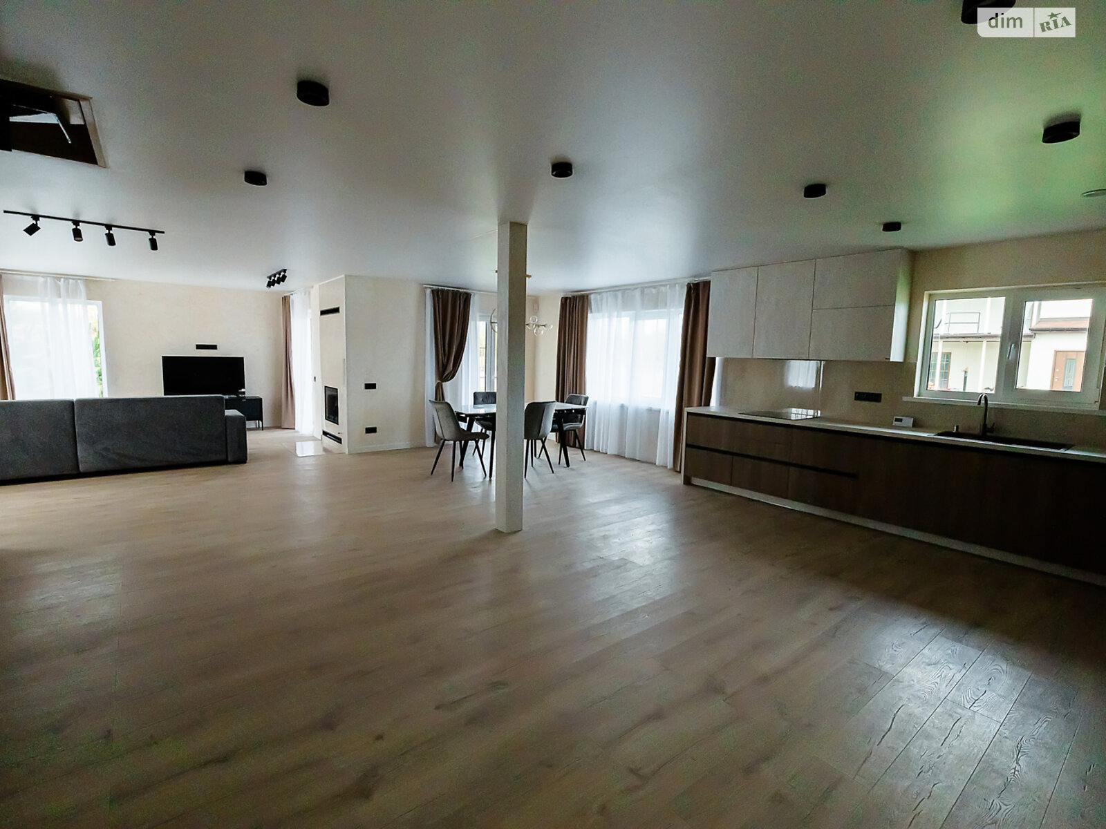 двоповерховий будинок з ремонтом, 247.7 кв. м, цегла. Продаж у Вишеграді фото 1 двоповерховий будинок з ремонтом, 247.7 кв. м, цегла. Продаж у Вишеграді фото 1