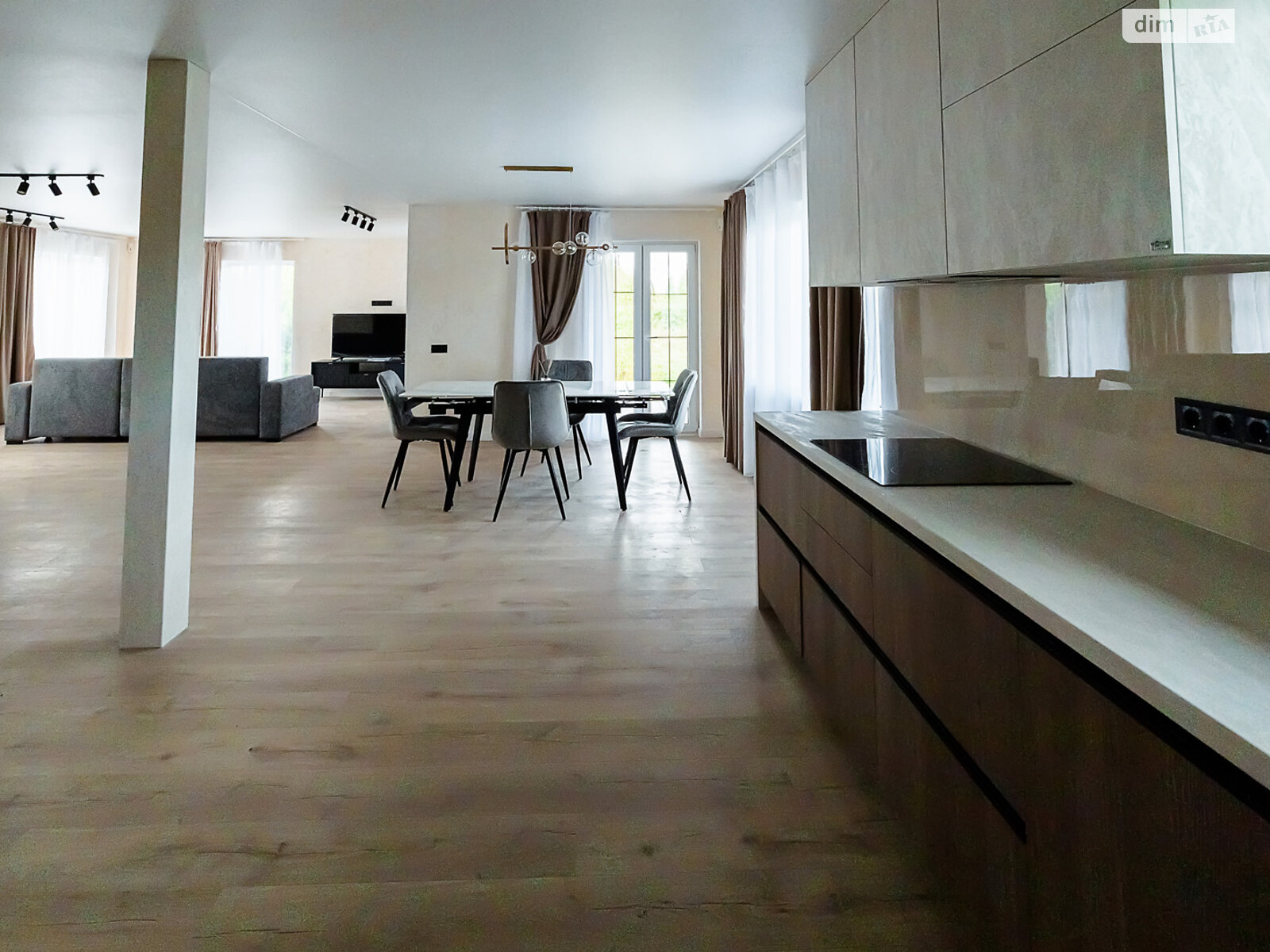 двоповерховий будинок з ремонтом, 247.7 кв. м, цегла. Продаж у Вишеграді фото 1 двоповерховий будинок з ремонтом, 247.7 кв. м, цегла. Продаж у Вишеграді фото 1