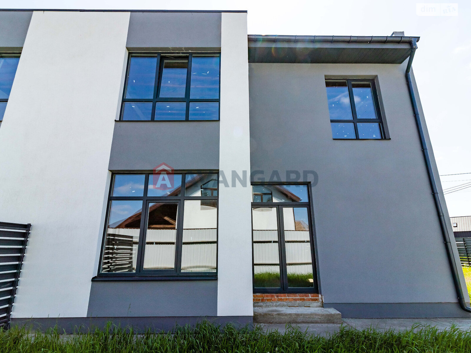 двоповерховий будинок, 296 кв. м, кирпич. Продаж у Осещині фото 1