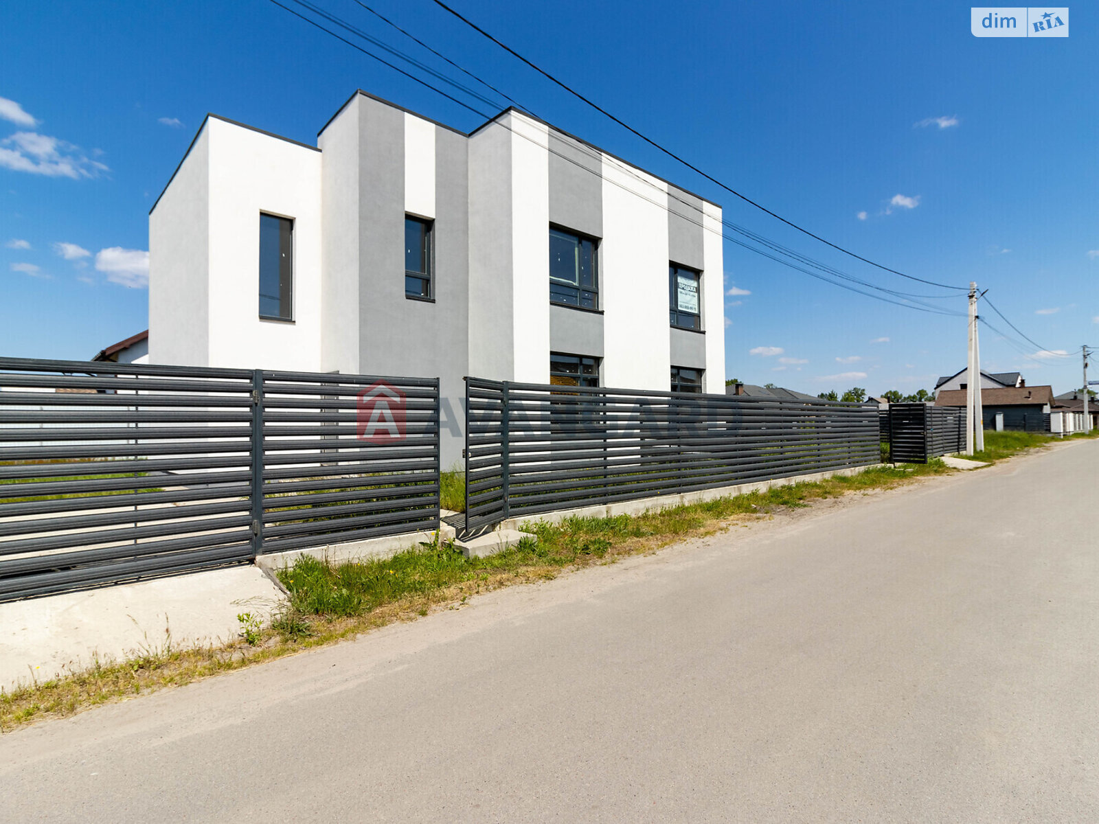 двоповерховий будинок, 296 кв. м, кирпич. Продаж у Осещині фото 1