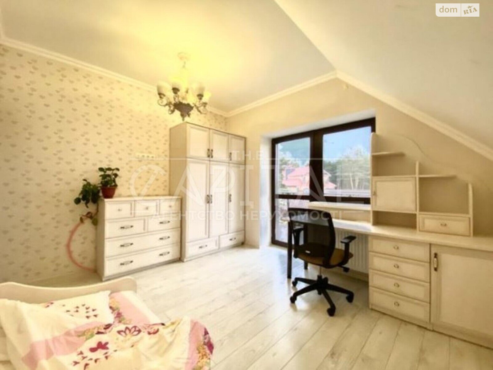 триповерховий будинок, 420 кв. м, цегла. Продаж у Лебедівці фото 1 триповерховий будинок, 420 кв. м, цегла. Продаж у Лебедівці фото 1