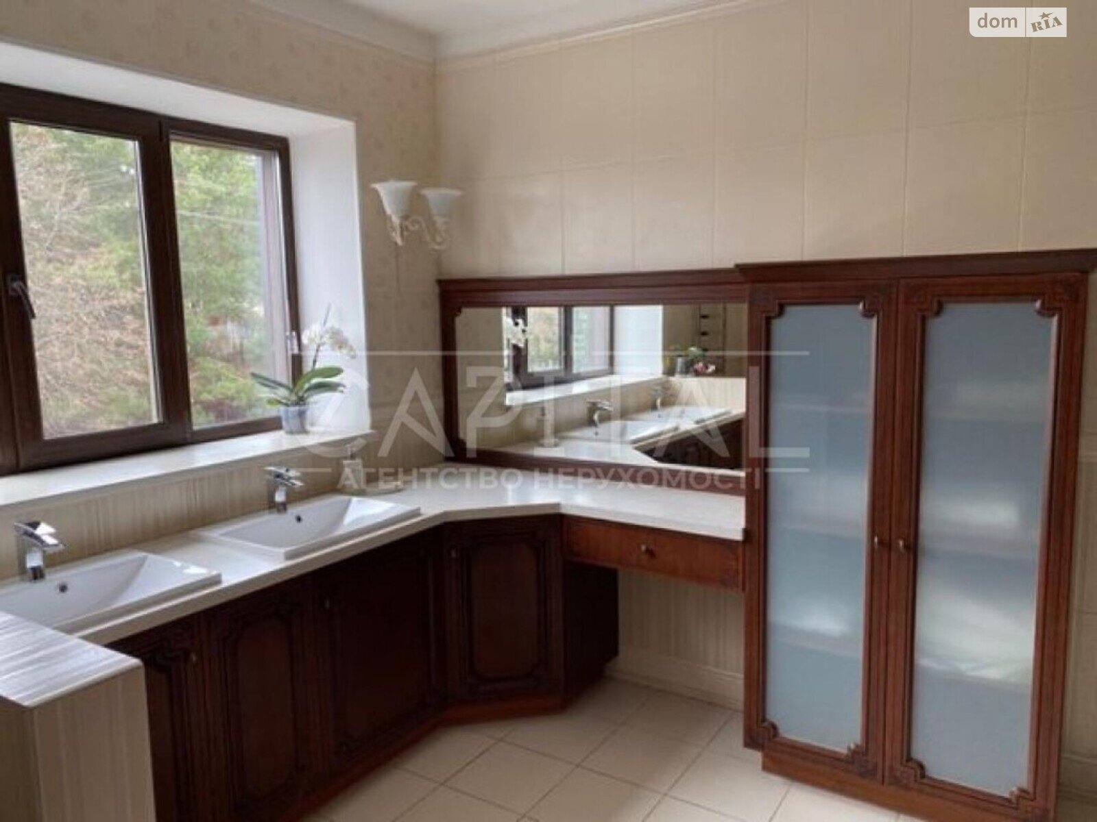 триповерховий будинок, 420 кв. м, цегла. Продаж у Лебедівці фото 1 триповерховий будинок, 420 кв. м, цегла. Продаж у Лебедівці фото 1