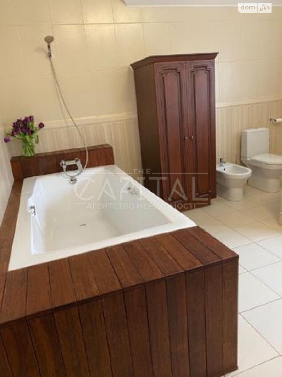 триповерховий будинок, 420 кв. м, цегла. Продаж у Лебедівці фото 1 триповерховий будинок, 420 кв. м, цегла. Продаж у Лебедівці фото 1