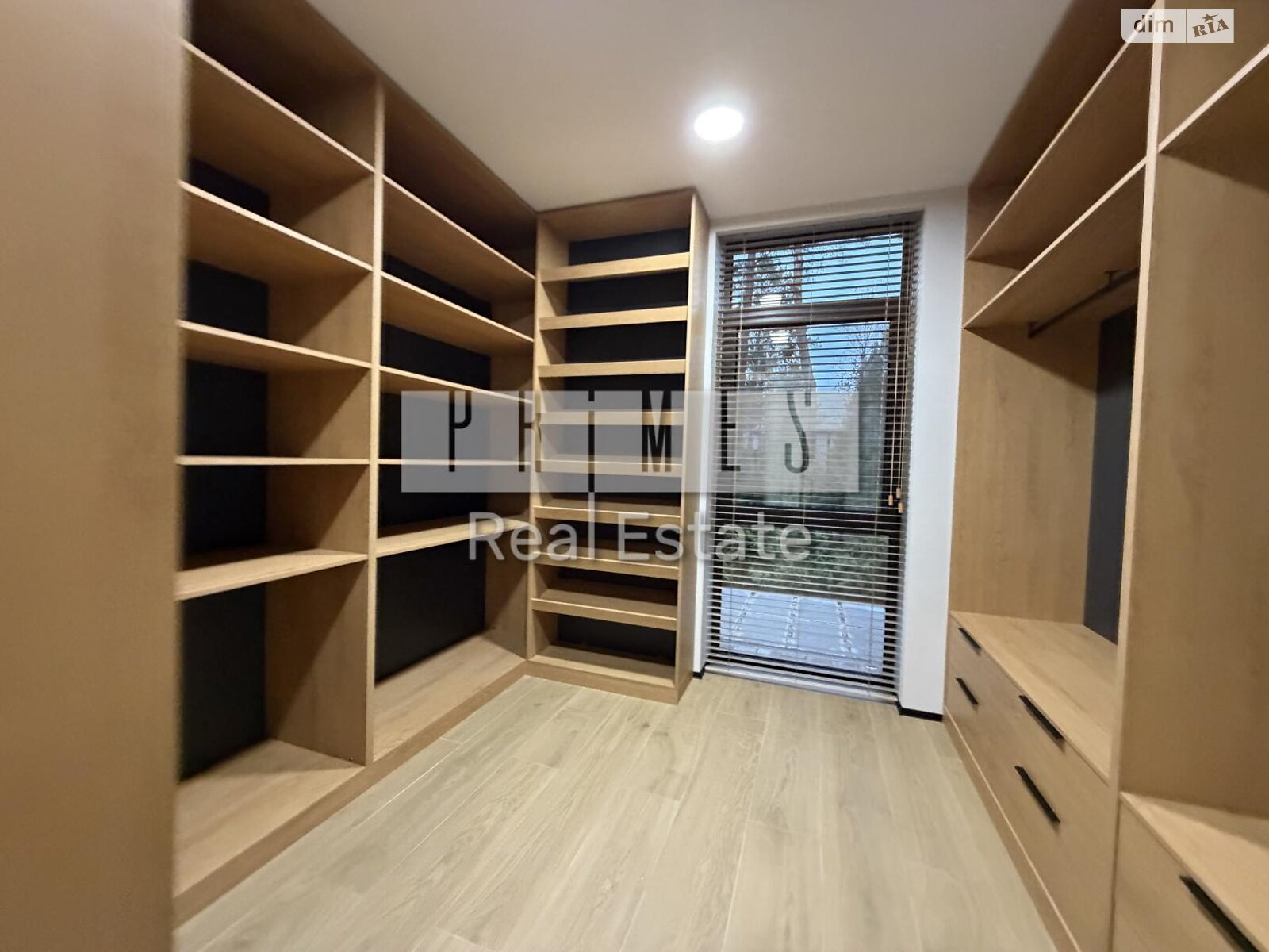 двухэтажный дом с гаражом, 1200 кв. м, кирпич. Продажа в Вышгороде район Межигорья фото 1 двухэтажный дом с гаражом, 1200 кв. м, кирпич. Продажа в Вышгороде район Межигорья фото 1