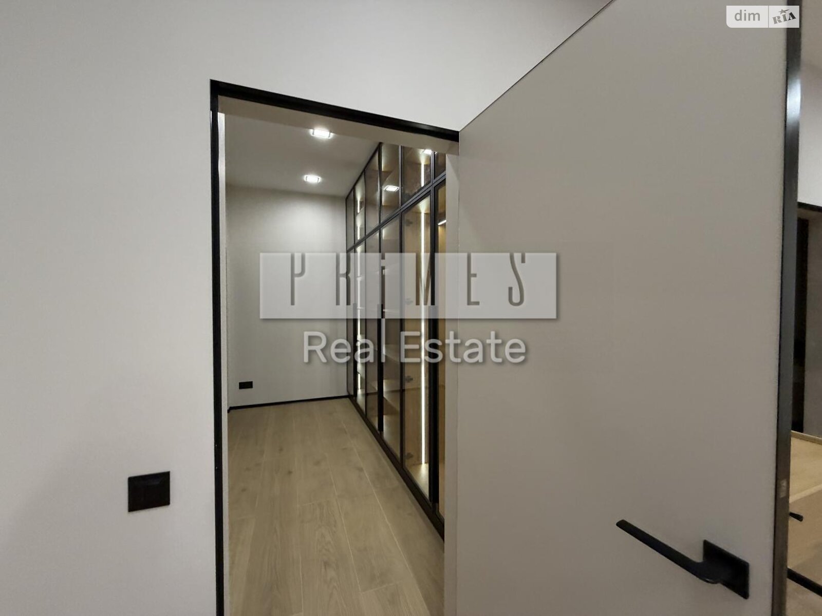 двухэтажный дом с гаражом, 1200 кв. м, кирпич. Продажа в Вышгороде район Межигорья фото 1 двухэтажный дом с гаражом, 1200 кв. м, кирпич. Продажа в Вышгороде район Межигорья фото 1