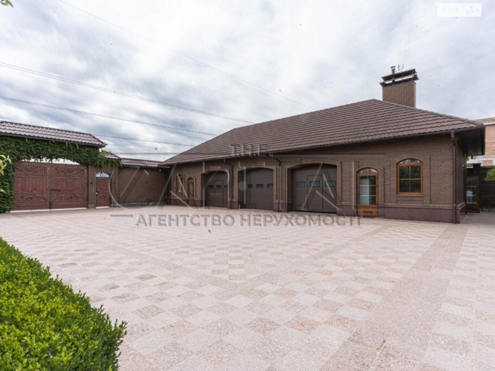 двоповерховий будинок бесідка, 503 кв. м, цегла. Продаж у Осещині фото 1 двоповерховий будинок бесідка, 503 кв. м, цегла. Продаж у Осещині фото 1