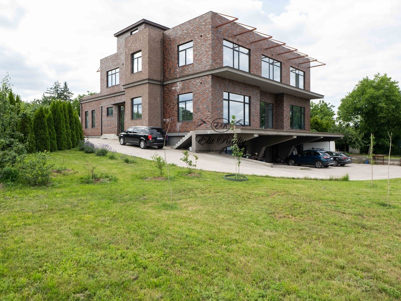 двоповерховий будинок з опаленням, 1035 кв. м, цегла. Продаж в Вишгороді, район Вишгород фото 1 двоповерховий будинок з опаленням, 1035 кв. м, цегла. Продаж в Вишгороді, район Вишгород фото 1