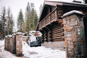двухэтажный дом с отоплением, 350 кв. м, дерево и кирпич. Продажа в Яблунице фото 2