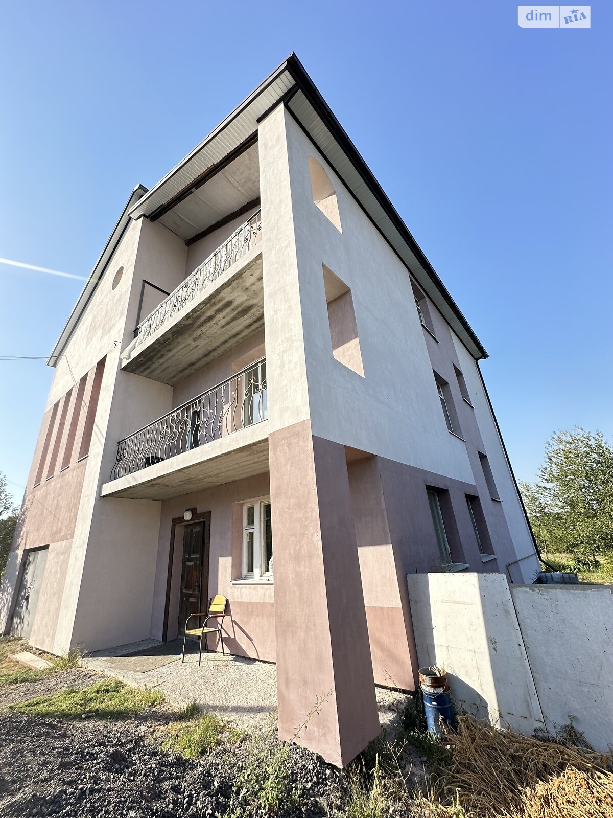 трехэтажный дом с верандой, 330 кв. м, кирпич. Продажа в Якушинцах фото 1 трехэтажный дом с верандой, 330 кв. м, кирпич. Продажа в Якушинцах фото 1