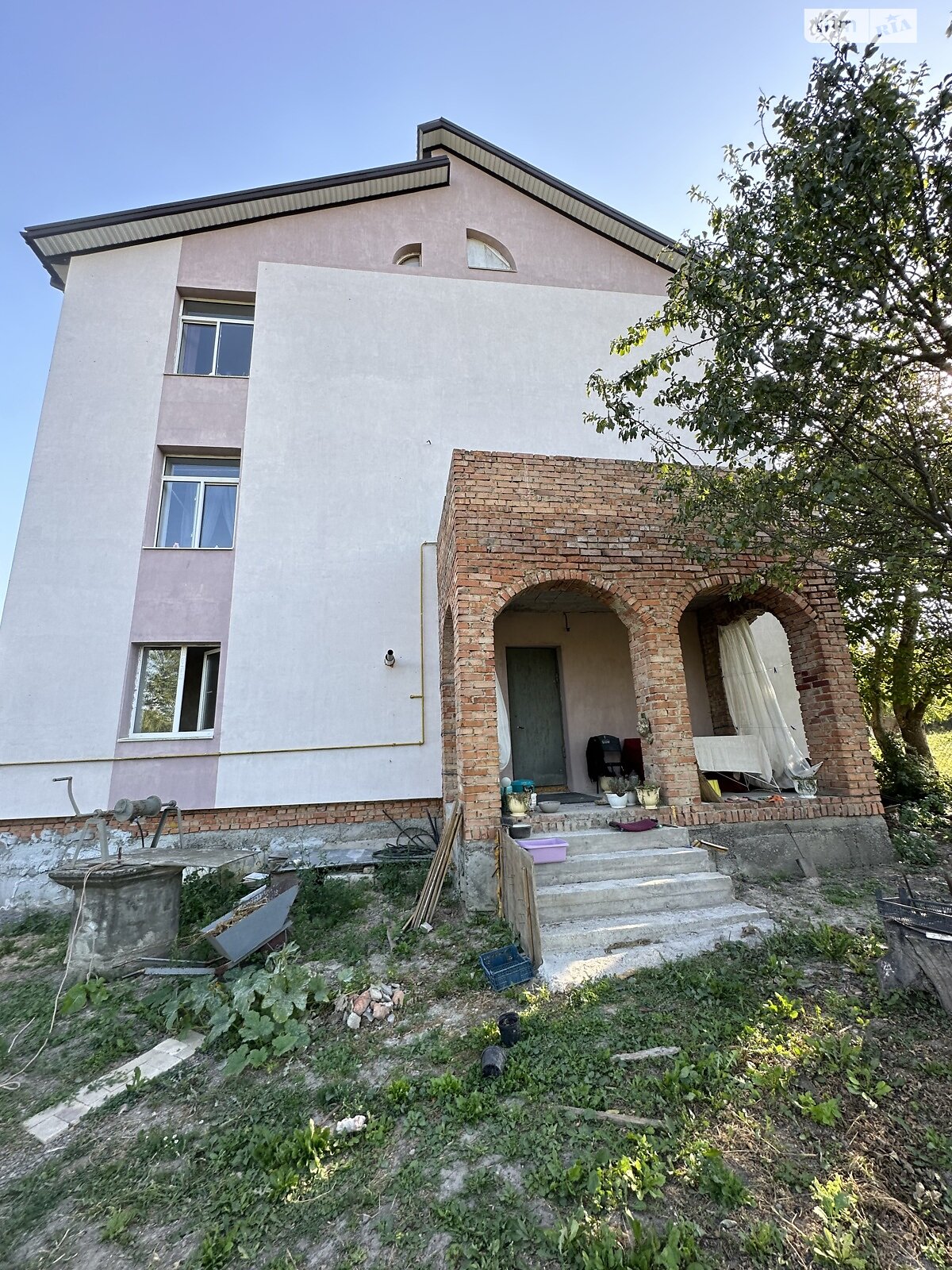 трехэтажный дом с верандой, 330 кв. м, кирпич. Продажа в Якушинцах фото 1 трехэтажный дом с верандой, 330 кв. м, кирпич. Продажа в Якушинцах фото 1