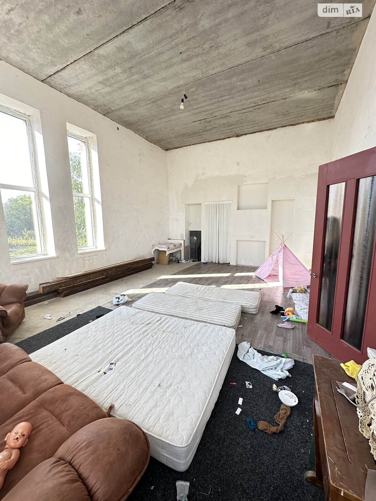 трехэтажный дом с верандой, 330 кв. м, кирпич. Продажа в Якушинцах фото 1 трехэтажный дом с верандой, 330 кв. м, кирпич. Продажа в Якушинцах фото 1