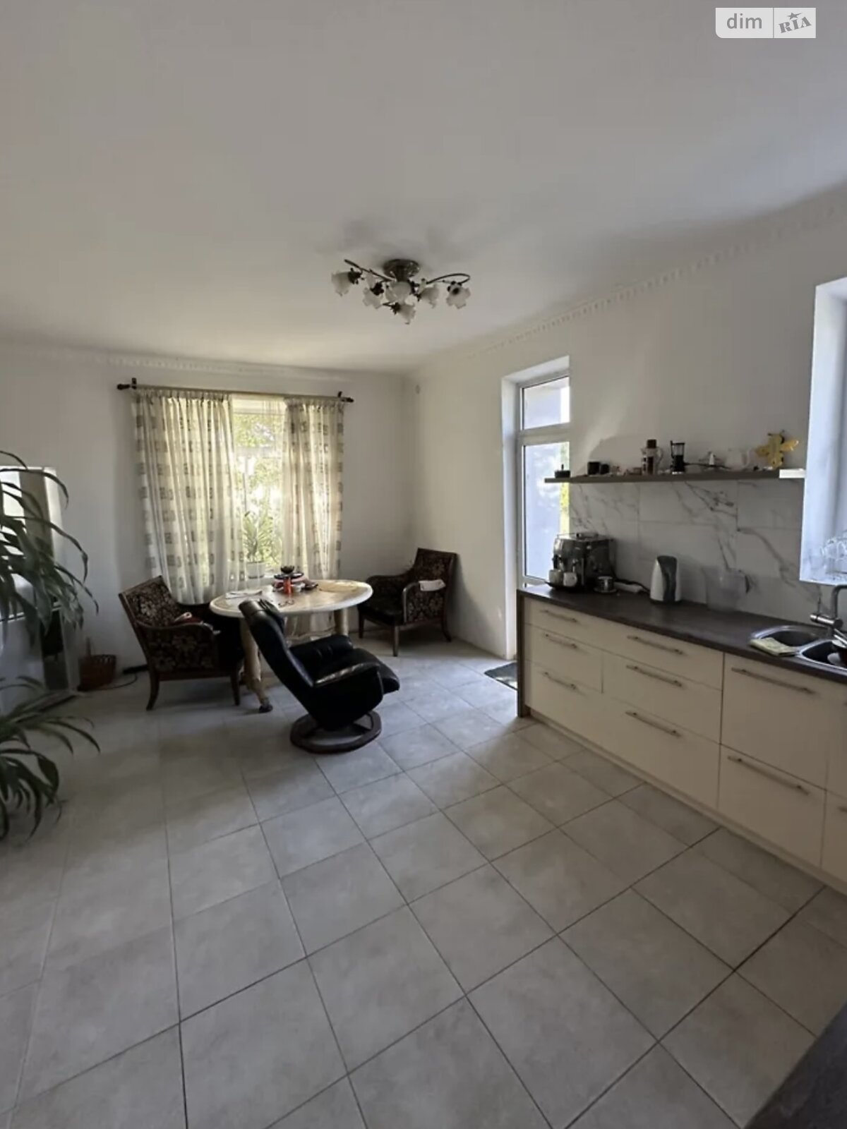 трехэтажный дом, 342.2 кв. м, кирпич. Продажа в Якушинцах фото 1 трехэтажный дом, 342.2 кв. м, кирпич. Продажа в Якушинцах фото 1