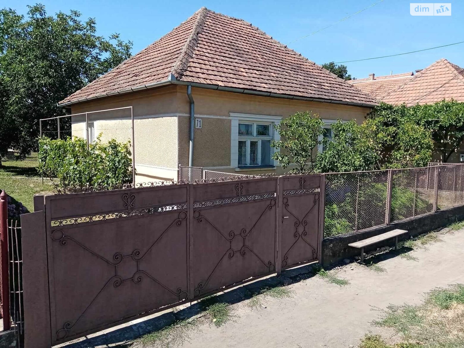 одноэтажный дом, 139.2 кв. м, глинобитный. Продажа в Яноше фото 1 одноэтажный дом, 139.2 кв. м, глинобитный. Продажа в Яноше фото 1