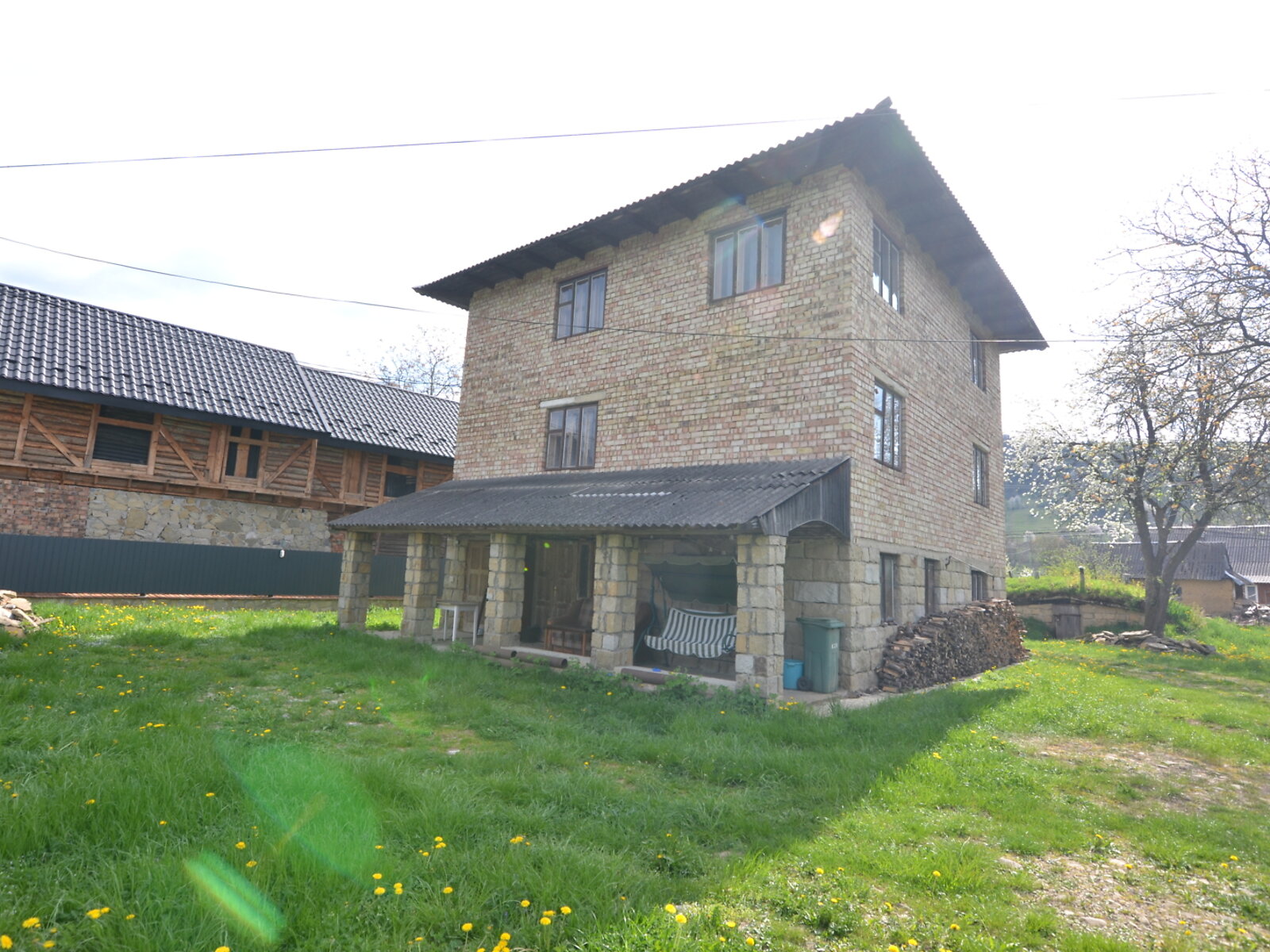 чотириповерховий будинок з верандою, 209.1 кв. м, цегла. Продаж у Яремчі фото 1 чотириповерховий будинок з верандою, 209.1 кв. м, цегла. Продаж у Яремчі фото 1