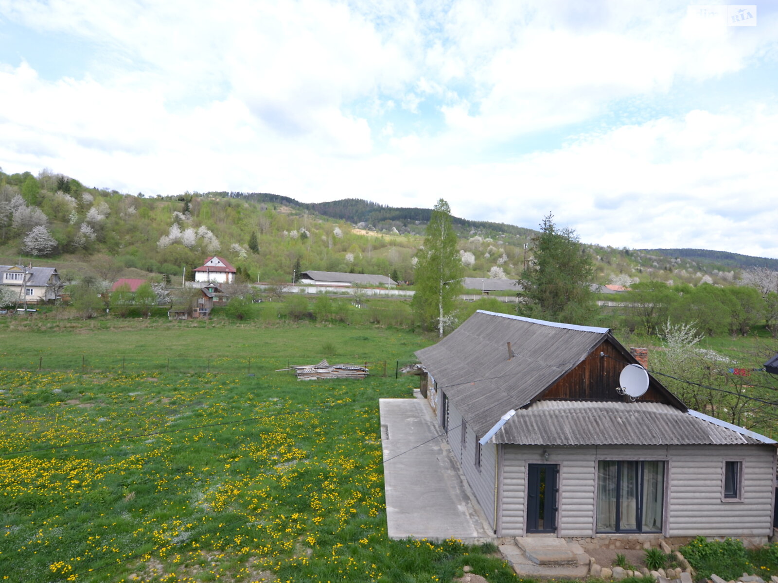 чотириповерховий будинок з верандою, 209.1 кв. м, цегла. Продаж у Яремчі фото 1 чотириповерховий будинок з верандою, 209.1 кв. м, цегла. Продаж у Яремчі фото 1