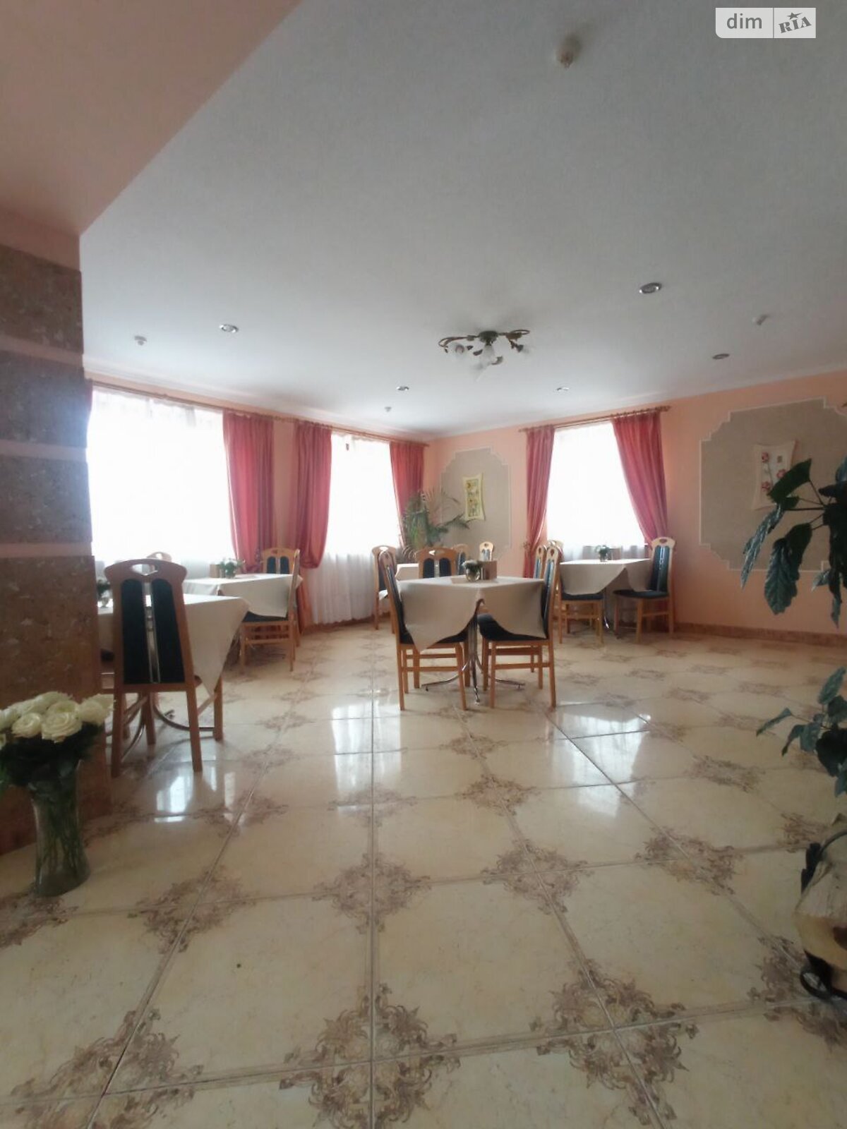 двухэтажный дом с гаражом, 433 кв. м, кирпич. Продажа в Яремче фото 1 двухэтажный дом с гаражом, 433 кв. м, кирпич. Продажа в Яремче фото 1