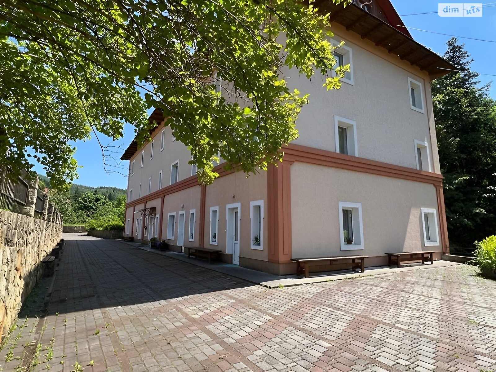 чотириповерховий будинок бесідка, 760 кв. м, цегла. Продаж у Яремчі фото 1 чотириповерховий будинок бесідка, 760 кв. м, цегла. Продаж у Яремчі фото 1