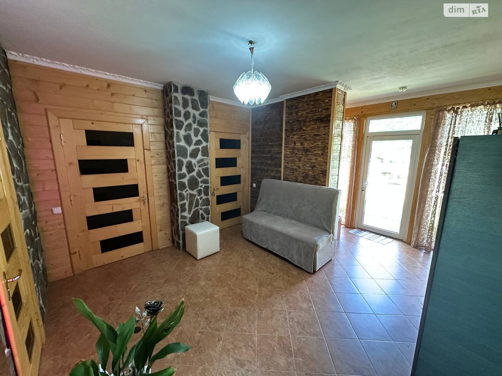 одноэтажный дом с отоплением, 95.8 кв. м, дерево и кирпич. Продажа в Яремче фото 1