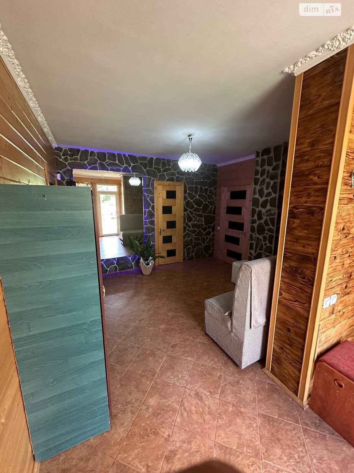 одноэтажный дом с отоплением, 95.8 кв. м, дерево и кирпич. Продажа в Яремче фото 1