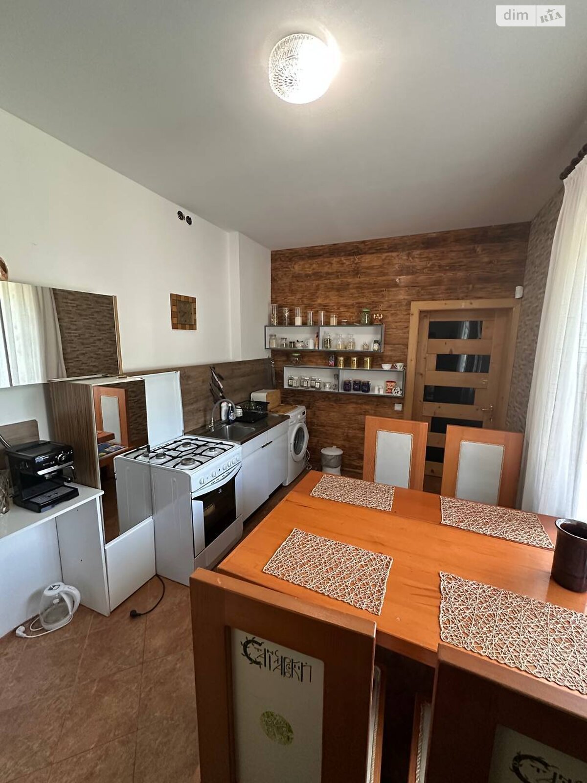 одноэтажный дом с отоплением, 95.8 кв. м, дерево и кирпич. Продажа в Яремче фото 1