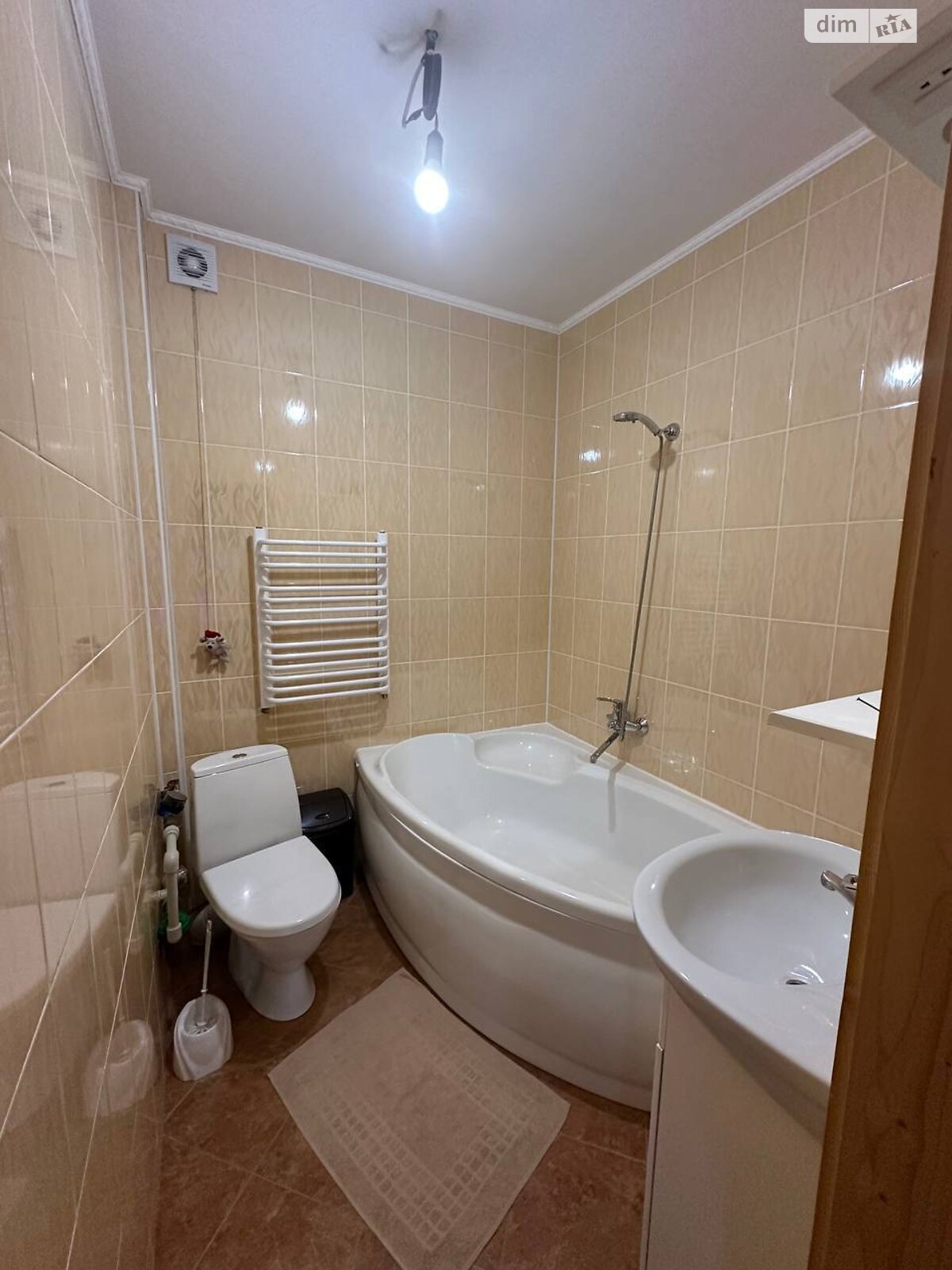 одноэтажный дом с отоплением, 95.8 кв. м, дерево и кирпич. Продажа в Яремче фото 1