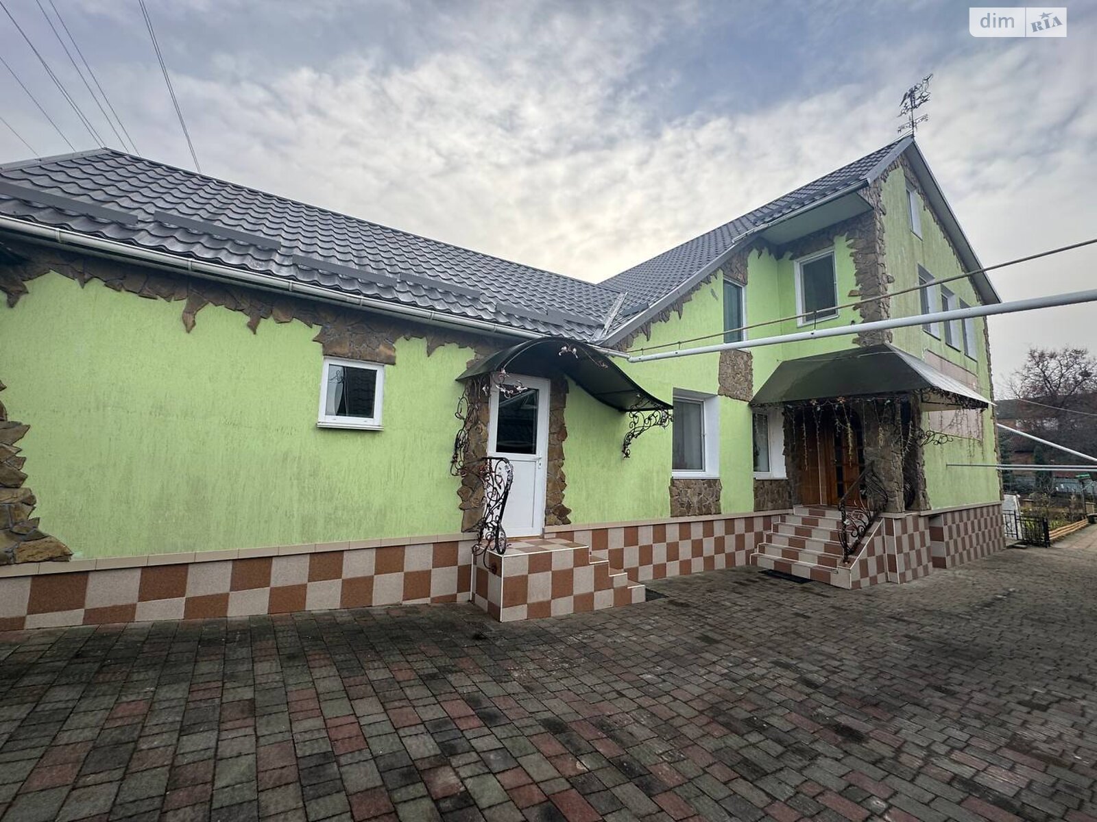 двухэтажный дом с гаражом, 140 кв. м, кирпич. Продажа в Ярмолинцах фото 1