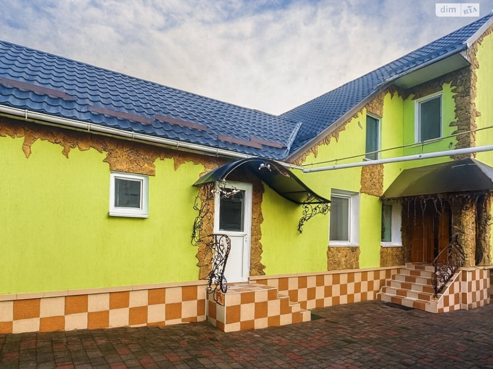 двухэтажный дом с гаражом, 140 кв. м, кирпич. Продажа в Ярмолинцах фото 1