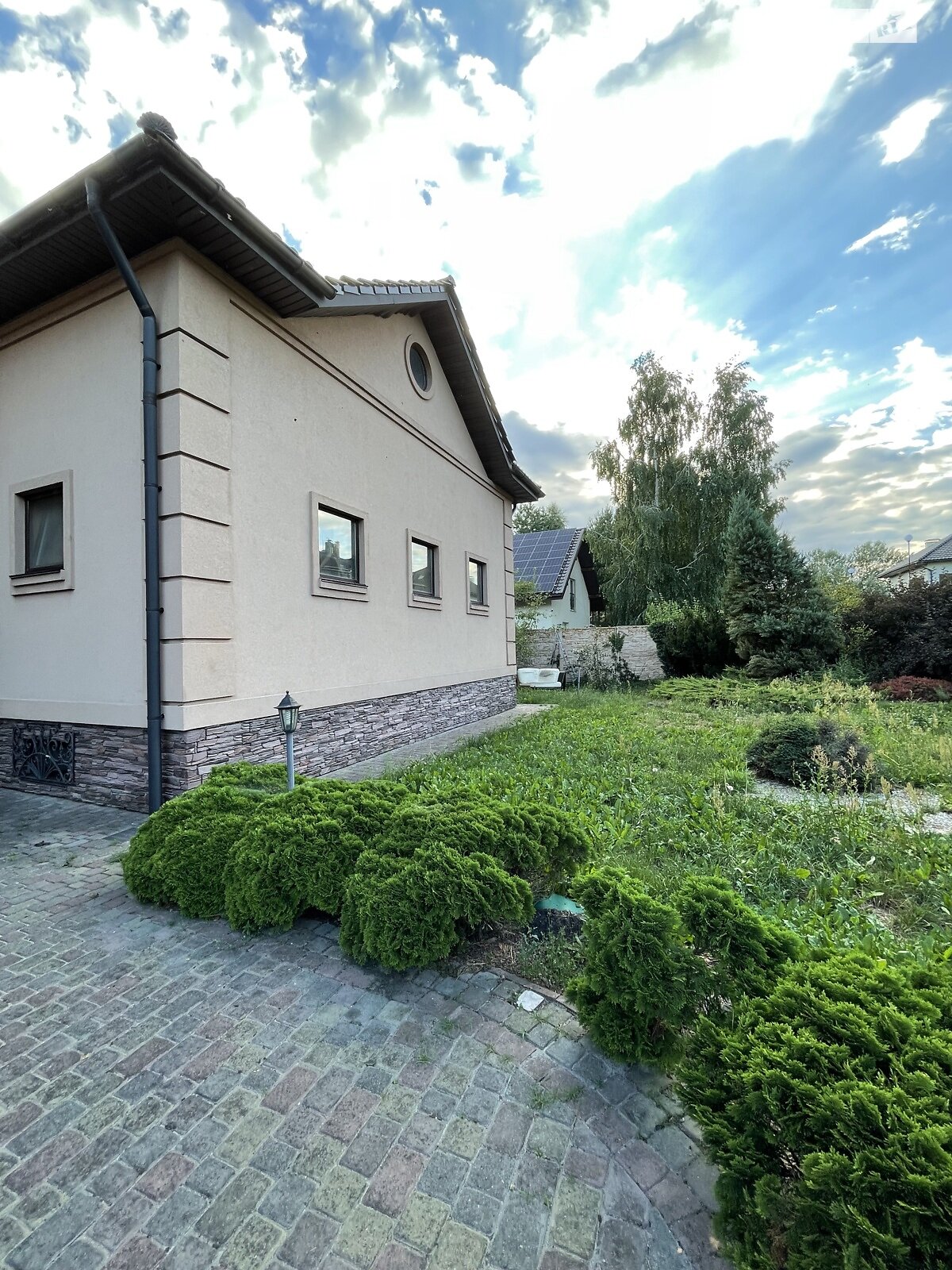 двоповерховий будинок веранда, 690.1 кв. м, цегла. Продаж у Забуччі фото 1