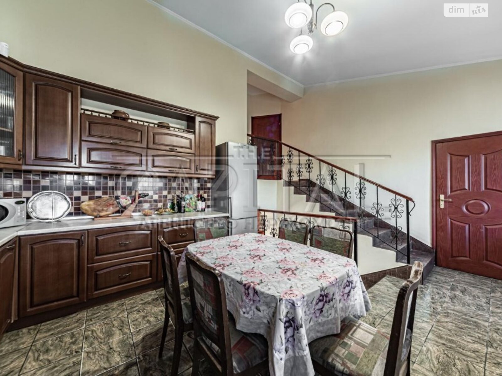 двоповерховий будинок, 180 кв. м, цегла. Продаж у Забуччі фото 1