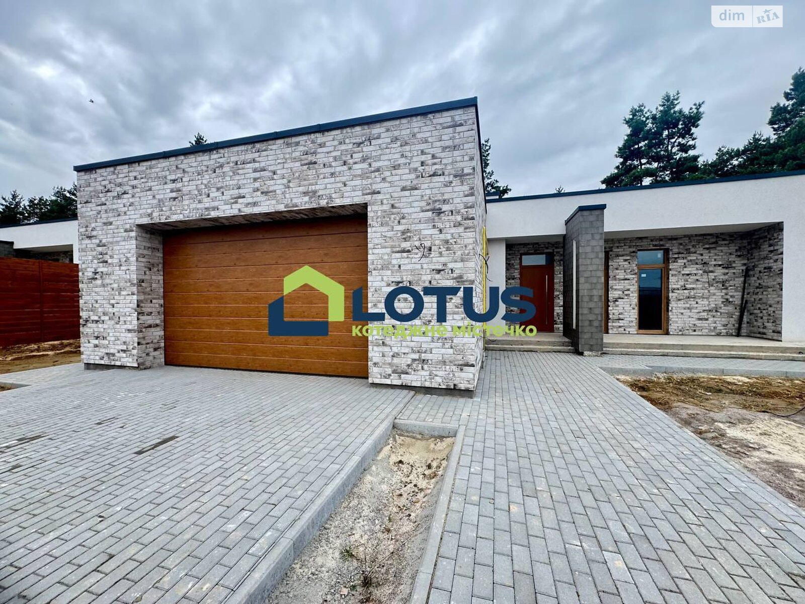 одноэтажный дом с гаражом, 175 кв. м, кирпич. Продажа в Забырье фото 1