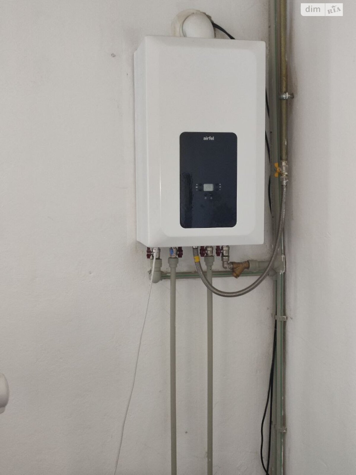 двухэтажный дом с отоплением, 214 кв. м, кирпич. Продажа в Заднестрье район Центр фото 1