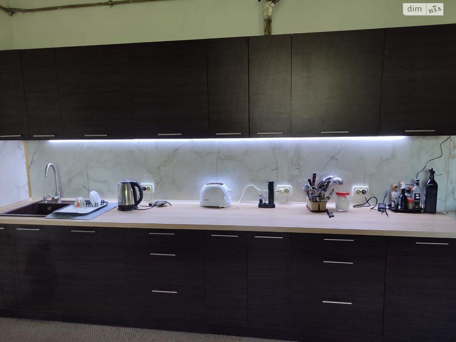 двухэтажный дом с отоплением, 214 кв. м, кирпич. Продажа в Заднестрье район Центр фото 1