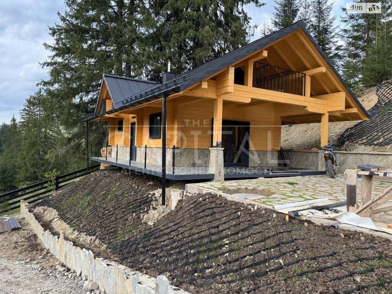 двоповерховий будинок з гаражем, 351 кв. м, цегла. Продаж у Замагорі фото 1 двоповерховий будинок з гаражем, 351 кв. м, цегла. Продаж у Замагорі фото 1