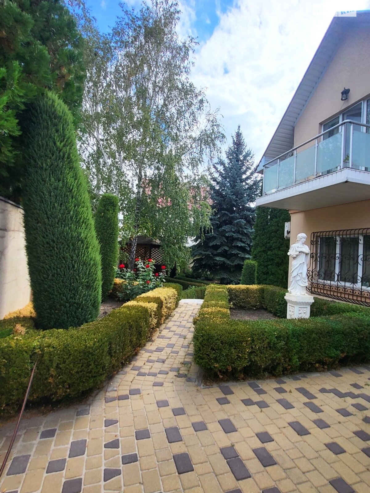 двухэтажный дом с балконом, 245.5 кв. м, кирпич. Продажа в Запорожье район Большой Луг фото 1 двухэтажный дом с балконом, 245.5 кв. м, кирпич. Продажа в Запорожье район Большой Луг фото 1