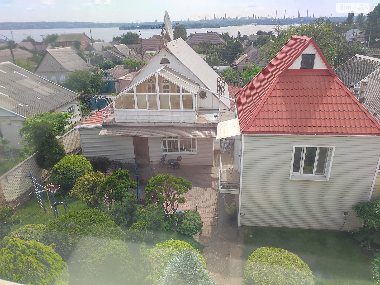 трехэтажный дом с гаражом, 300 кв. м, кирпич. Продажа в Запорожье район Бородинский фото 1