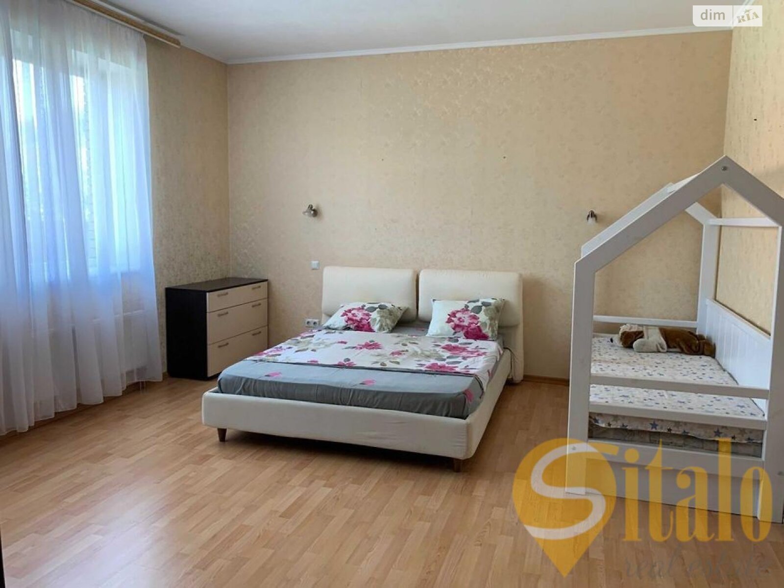 трехэтажный дом с верандой, 377 кв. м, кирпич. Продажа в Запорожье район Днепровский (Ленинский) фото 1 трехэтажный дом с верандой, 377 кв. м, кирпич. Продажа в Запорожье район Днепровский (Ленинский) фото 1