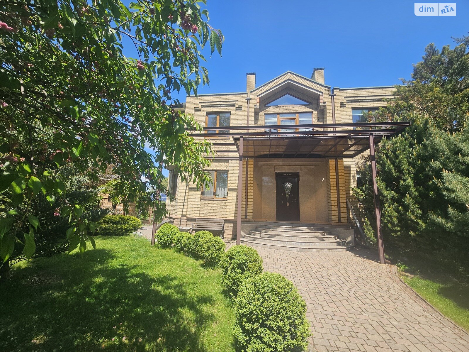 трехэтажный дом с верандой, 377 кв. м, кирпич. Продажа в Запорожье район Днепровский (Ленинский) фото 1 трехэтажный дом с верандой, 377 кв. м, кирпич. Продажа в Запорожье район Днепровский (Ленинский) фото 1